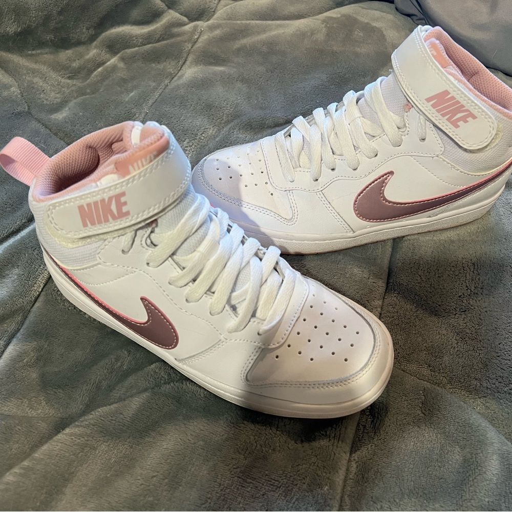 Nike borough mid. New